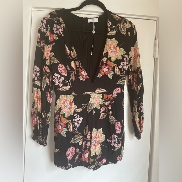 SAGE Black Long Sleeve Floral Short Romper Size Small - Picture 2 of 6